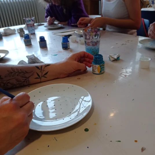 Atelier décoration sur porcelaine pour enfants au Musée National Adrien Dubouché à Limoges