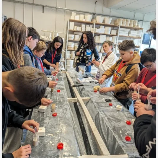 Atelier céramique et science pour scolaires à Limoges à l'école d'ingénieurs ENSIL-ENSCI, animée par l'école et Récréasciences